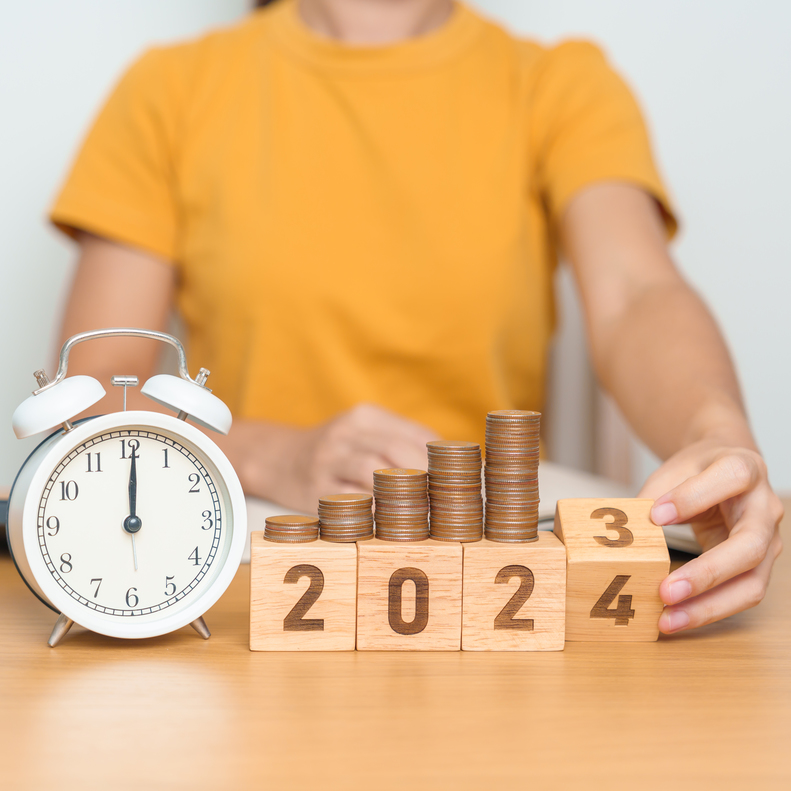 Happy New Year with vintage alarm clock and flipping 2023 change